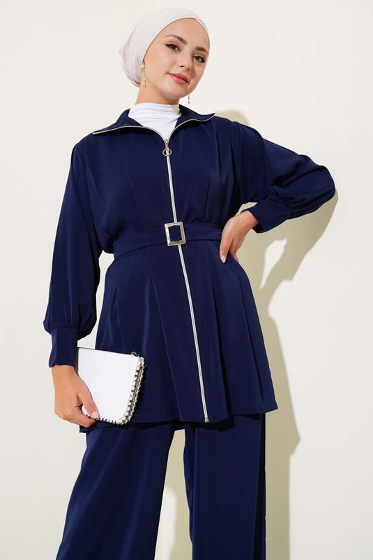 بدلة مكونة من قطعتين بسحاب وحزام وخصر مطوية باللون الأزرق الداكن