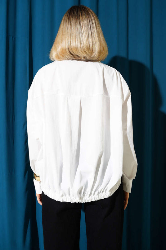 قميص أبيض بحزام وجيب واحد