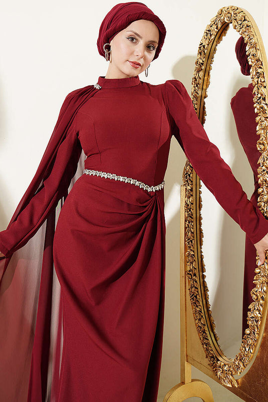 Robe De Soirée Bordo Avec Cape Et Détails De Pierres