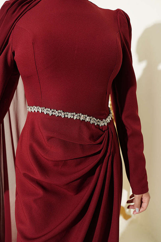 Robe De Soirée Bordo Avec Cape Et Détails De Pierres