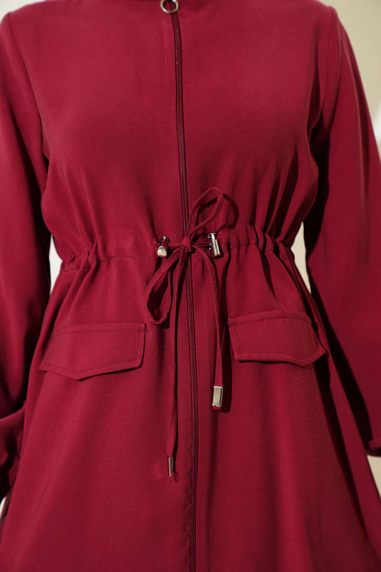 بدلة من قطعتين من قماش التنسل مع جيب على الخصر باللون الأحمر القرمزي