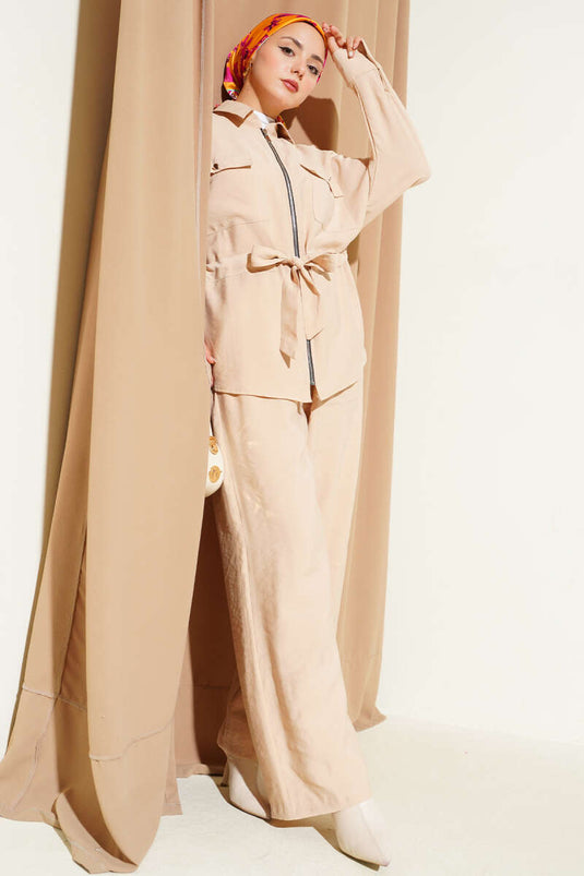 طقم من قطعتين مع نفق للخصر وجيوب مزدوجة، بيج.