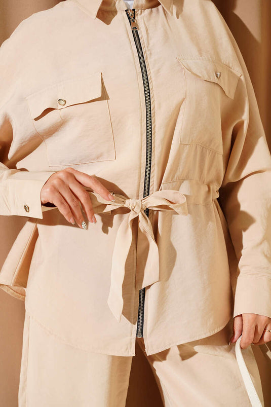 طقم من قطعتين مع نفق للخصر وجيوب مزدوجة، بيج.