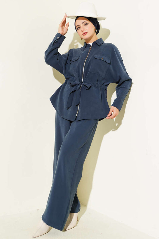 طقم من قطعتين مع حزام خصر وجيبين مزدوجين، لون أزرق داكن