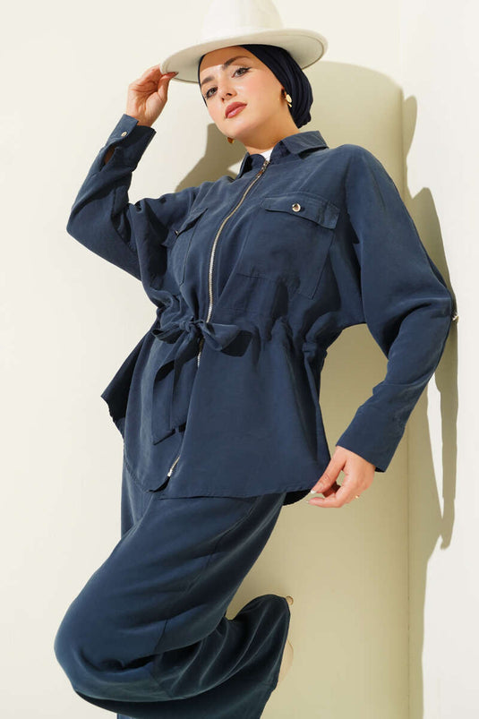 طقم من قطعتين مع حزام خصر وجيبين مزدوجين، لون أزرق داكن