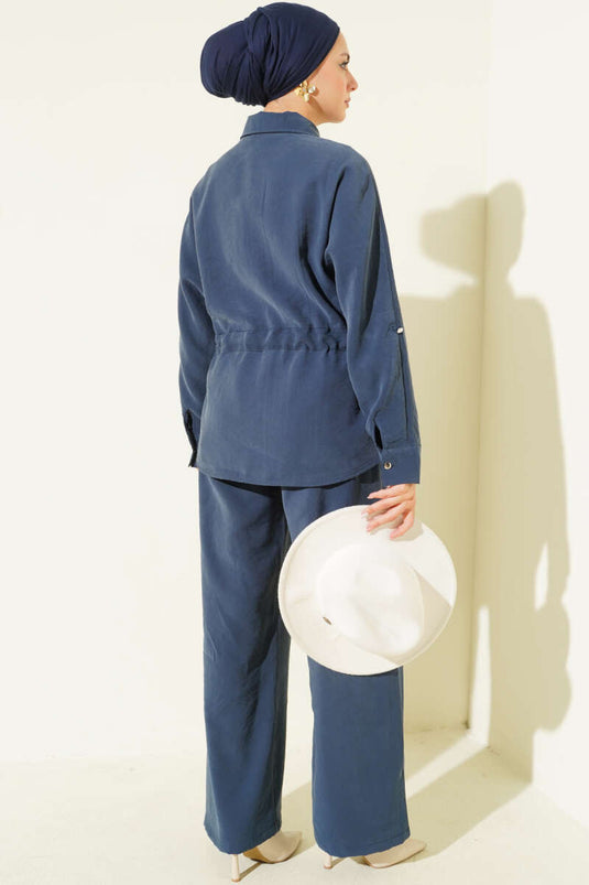 طقم من قطعتين مع حزام خصر وجيبين مزدوجين، لون أزرق داكن