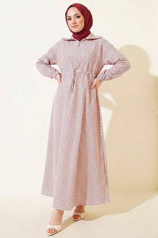 Robe gaufrée rayée à ceinture bordeaux