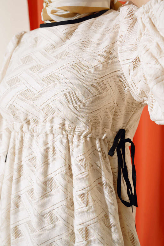 Taillentunnel-Spitzenkleid Beige