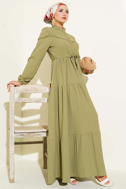 Geknöpftes Baumrindenkleid mit Taillentunnel, Mandelgrün