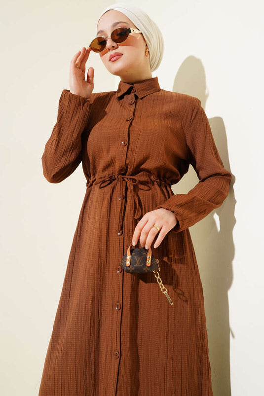 طقم قميص طويل بأزرار عند الخصر من قطعتين، بني