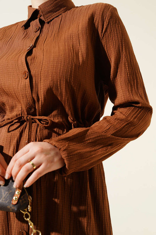 طقم قميص طويل بأزرار عند الخصر من قطعتين، بني