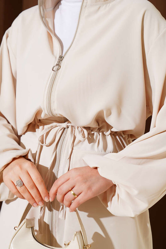 Costume deux pièces beige avec poche zippée et rabat