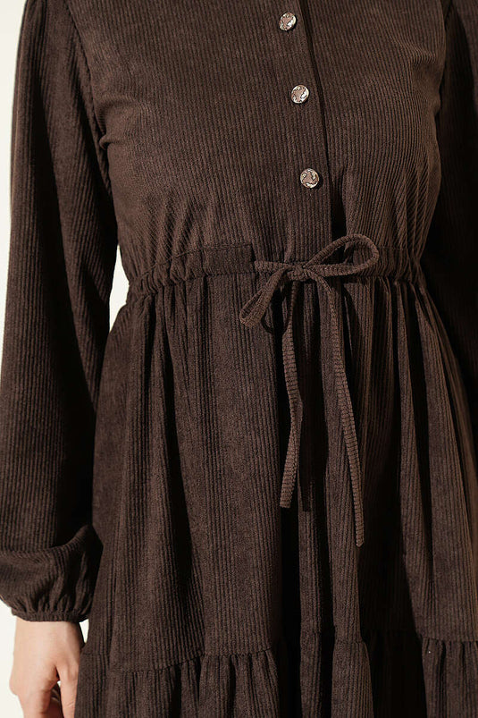 Samtkleid In Kaffee Mit Gürtel