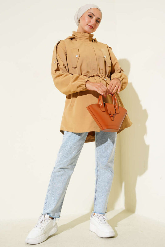 Trenchcoat mit Tunnelzug und Kapuze in Kamel