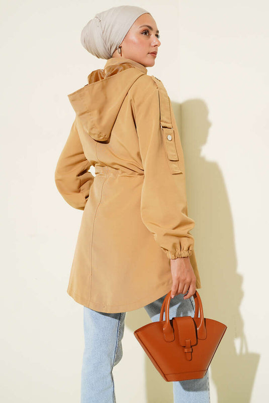 Trenchcoat mit Tunnelzug und Kapuze in Kamel