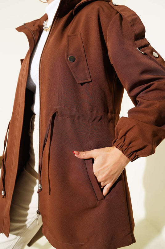معطف واقٍ من المطر بغطاء رأس وحزام، بني