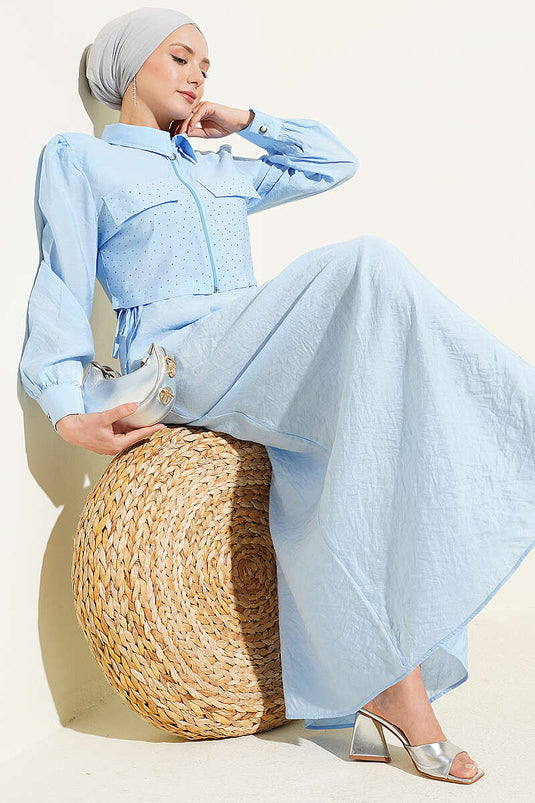 Completo con giacca increspata e pietre, colore azzurro baby