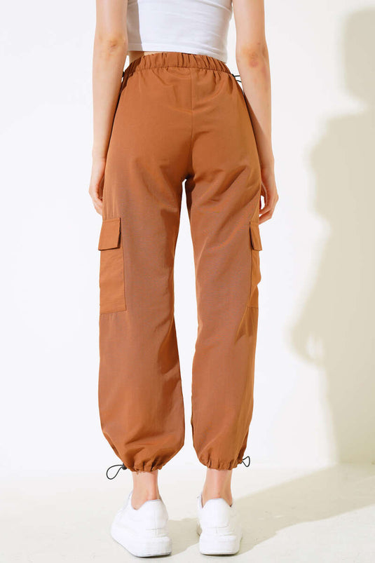 بنطلون باراشوت بخصر مطاطي وجيوب للساق بلون الجمل