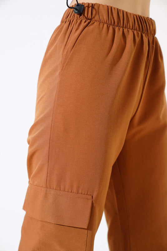 بنطلون باراشوت بخصر مطاطي وجيوب للساق بلون الجمل