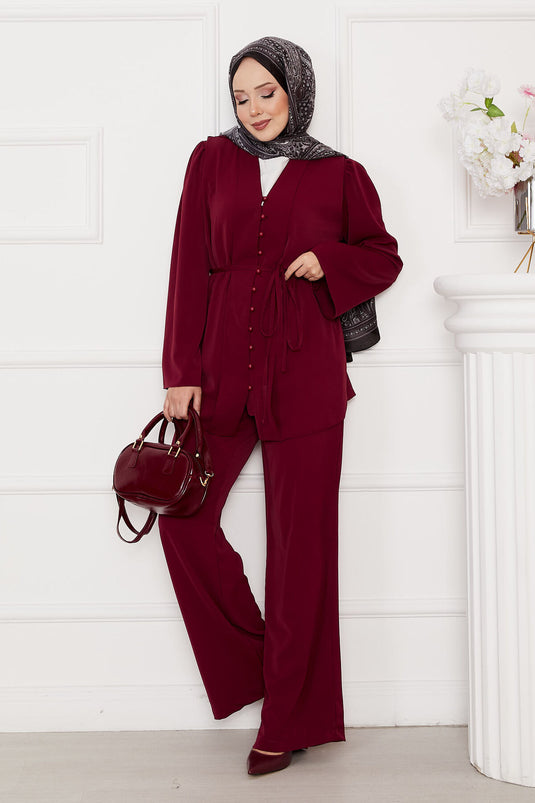 بدلة حجاب بريطانية بأزرار مربوطة على الخصر باللون الأحمر الداكن