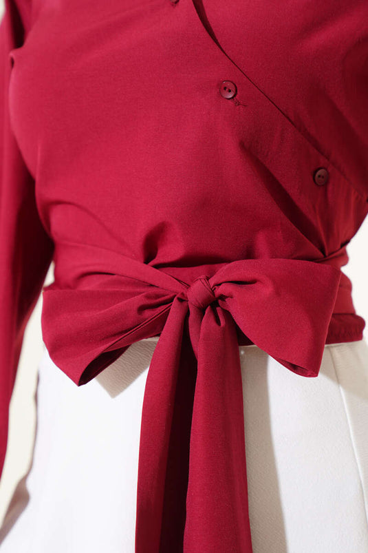 قميص قصير برباط على الخصر باللون الأحمر الداكن