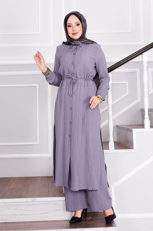 بدلة حجاب رمادية مع بنطلون مربوط عند الخصر