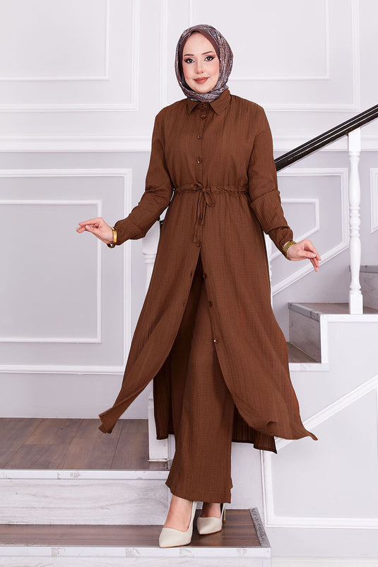 بدلة حجاب بنية اللون مع بنطلون مربوط عند الخصر