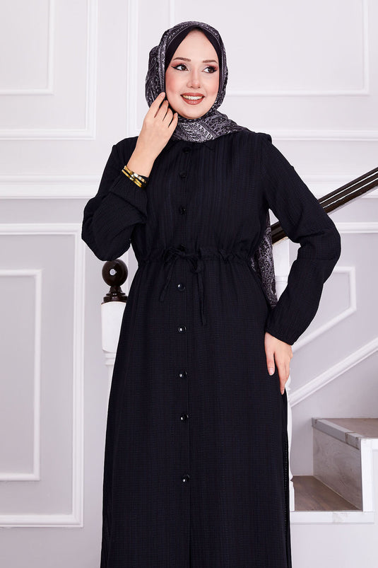 بدلة حجاب سوداء مع بنطلون مربوط عند الخصر
