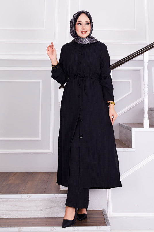 بدلة حجاب سوداء مع بنطلون مربوط عند الخصر