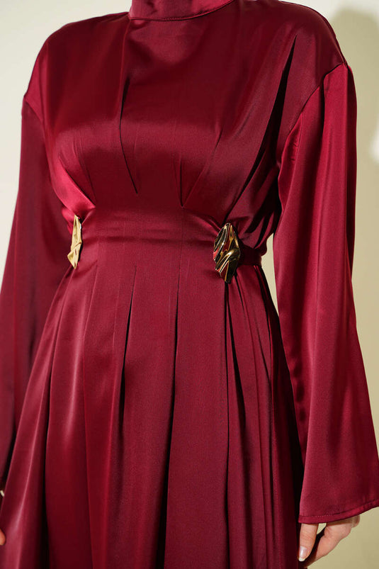 Robe de soirée bordeaux avec accessoires et liens