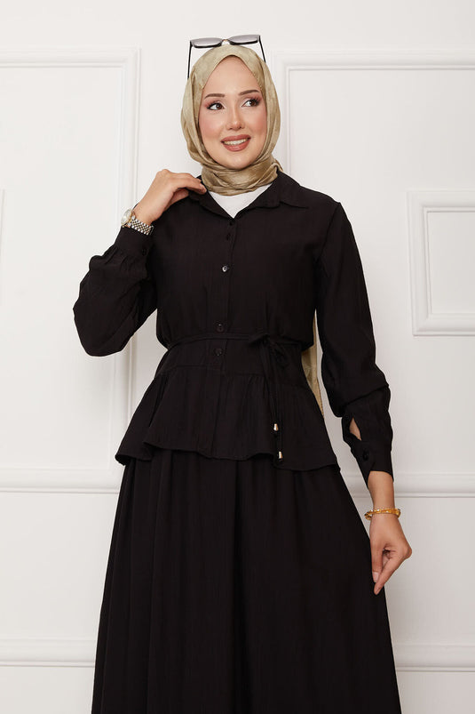 Costume deux pièces fraise noir avec jupe et ceinture nouée à la taille