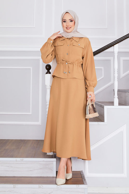 Costume à jupe plissée à double poche et taille en vison