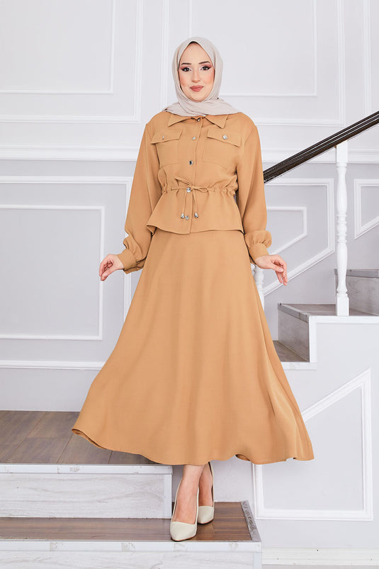 Costume à jupe plissée à double poche et taille en vison