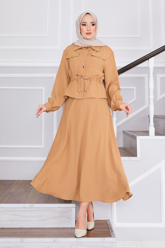 Costume à jupe plissée à double poche et taille en vison