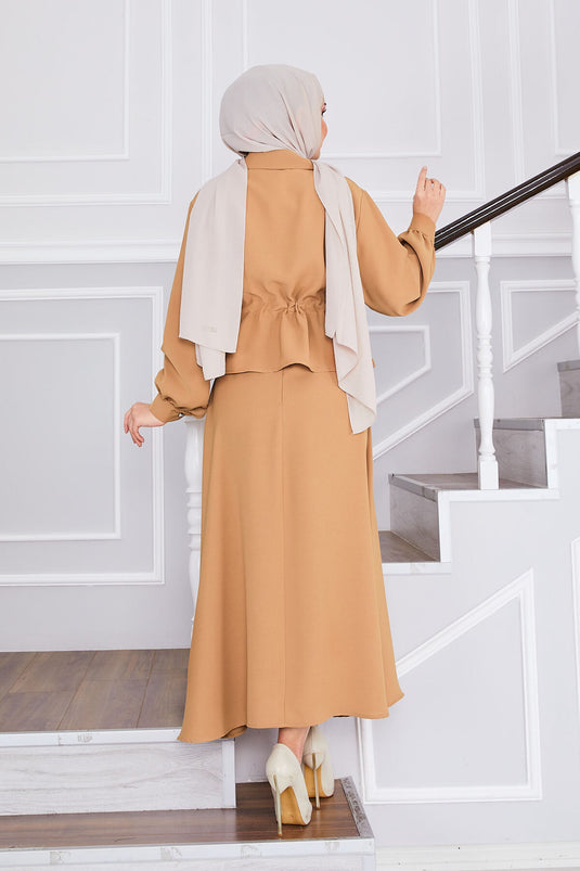 Costume à jupe plissée à double poche et taille en vison