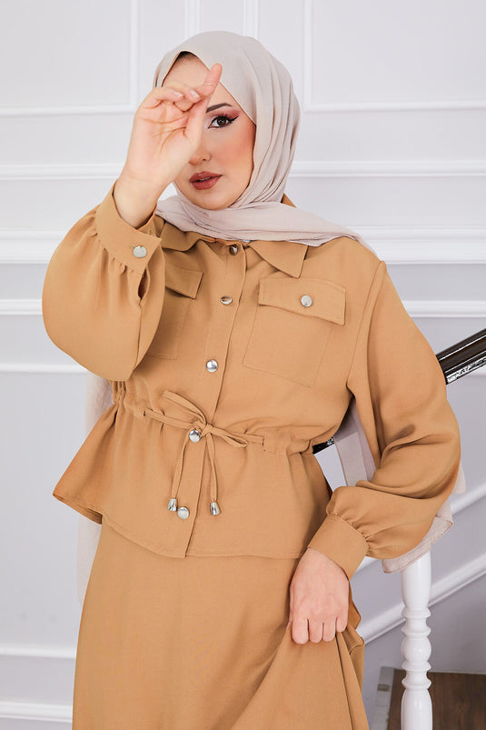 Costume à jupe plissée à double poche et taille en vison