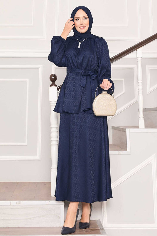 بدلة حجاب من الجاكار بتصميم مطوي عند الخصر باللون الأزرق الداكن
