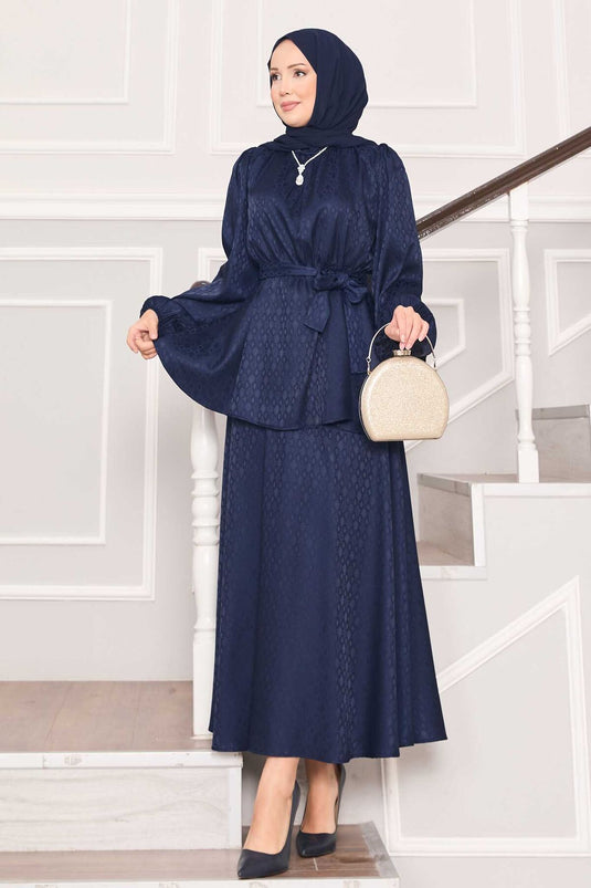 بدلة حجاب من الجاكار بتصميم مطوي عند الخصر باللون الأزرق الداكن