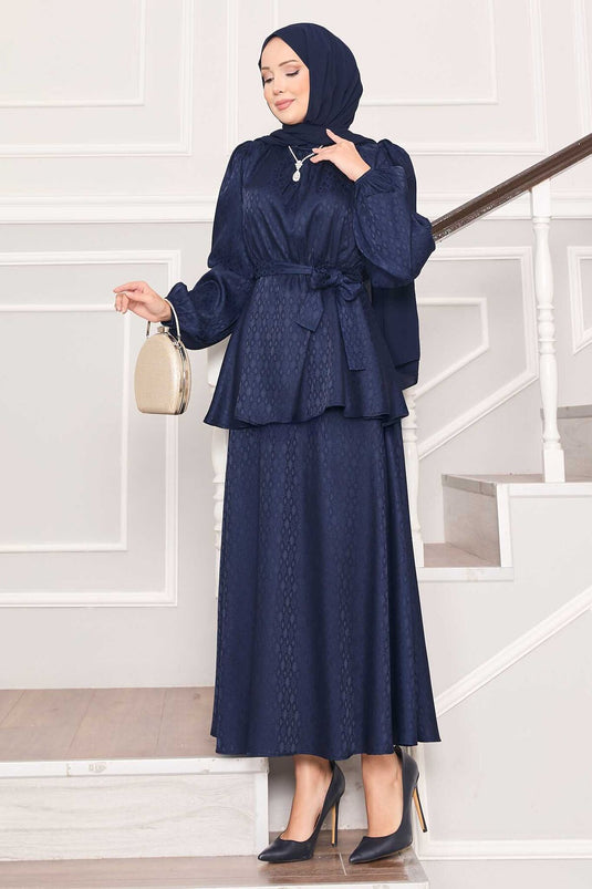 بدلة حجاب من الجاكار بتصميم مطوي عند الخصر باللون الأزرق الداكن