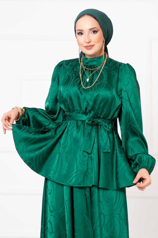 بدلة جاكار بخصر مطوي وتنورة بحزام زمردية