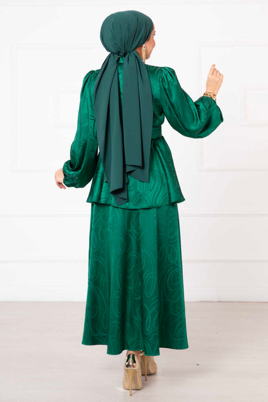 بدلة جاكار بخصر مطوي وتنورة بحزام زمردية