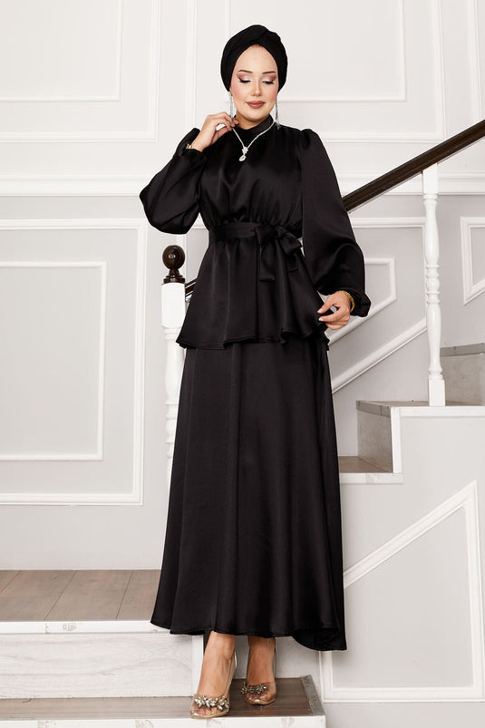 Tailleur jupe en satin avec ceinture plissée noire