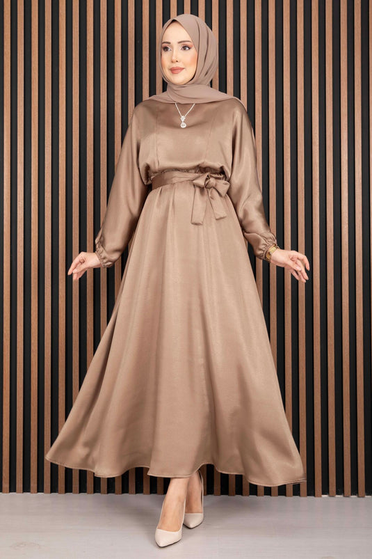 Robe voilée à ceinture froncée Beli couleur vison