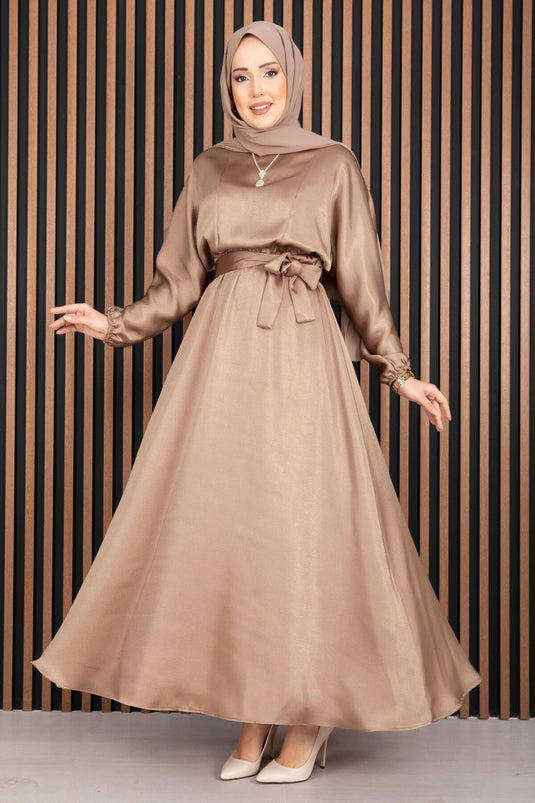 Robe voilée à ceinture froncée Beli couleur vison