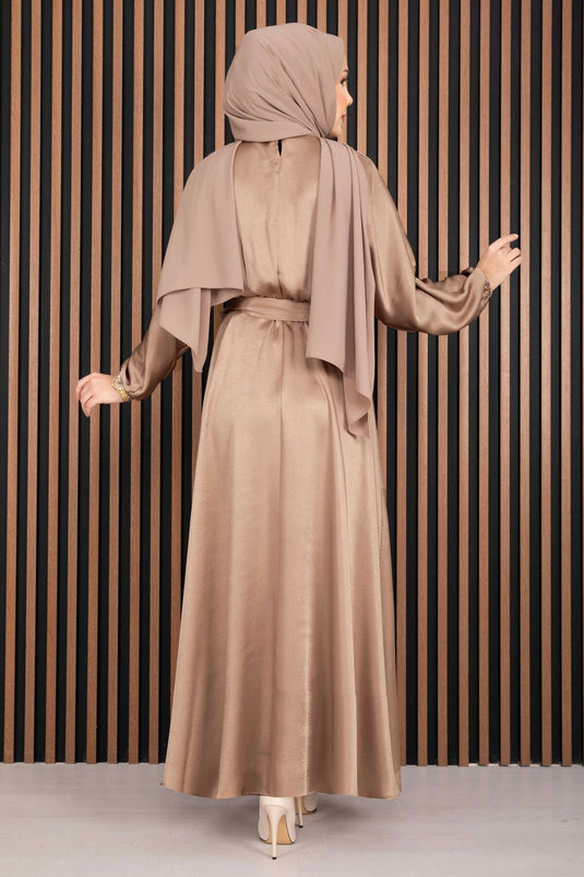 Robe voilée à ceinture froncée Beli couleur vison