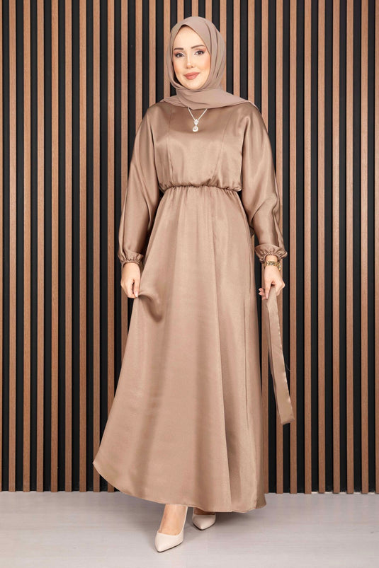 Robe voilée à ceinture froncée Beli couleur vison