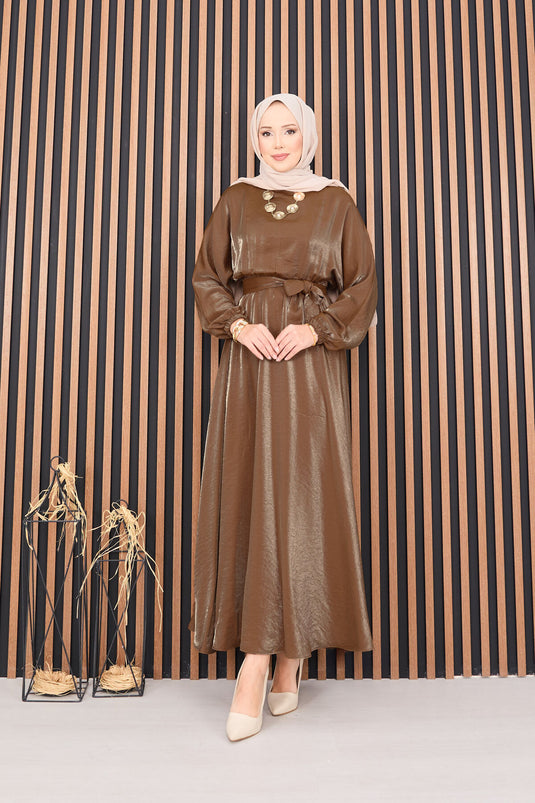 Robe hijab à taille plissée et manches chauve-souris couleur beige
