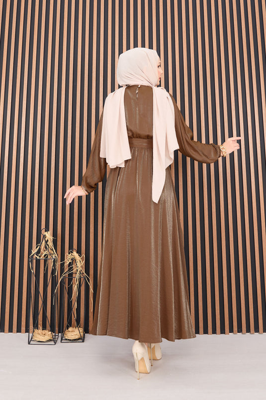 Robe hijab à taille plissée et manches chauve-souris couleur beige