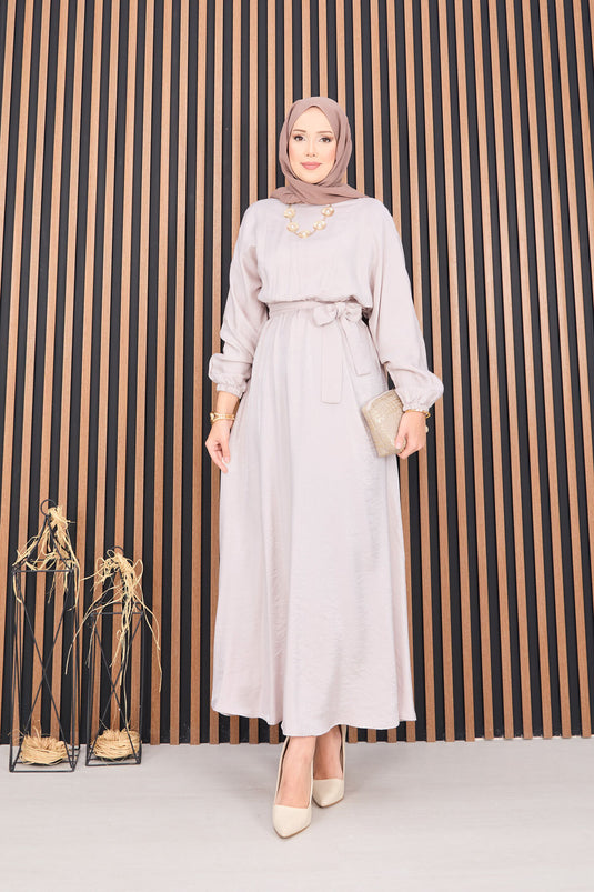 Robe hijab à manches chauve-souris et taille ornée de pierres