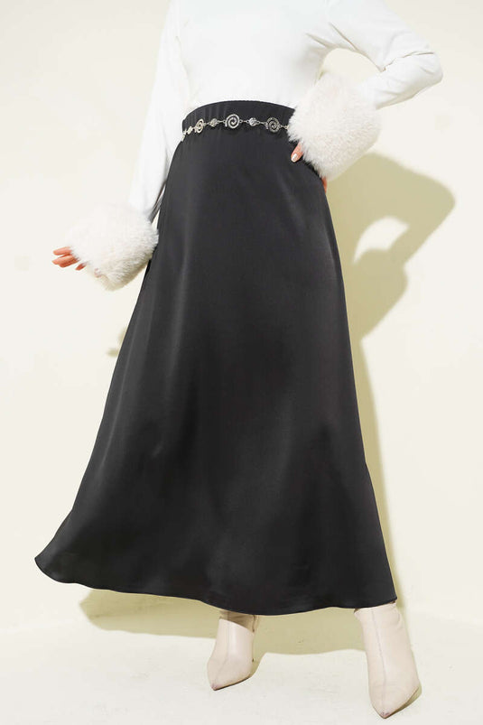 تنورة ساتان بسحاب أمامي باللون الأسود